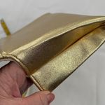 Shimmering Vintage faux leather gold clutch. Photo 7