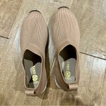 Onyx Women’s Comfort Sneaker Tan White Size 6.5 NWOT Photo 4