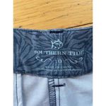 Southern Tide  women's performance shorts blue print size 10 Photo 1