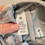Lululemon  Everywhere Belt Bag Grey White Stripe 1L. Photo 7