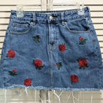 PacSun Denim Mini Skirt Size 26 Pockets Embroidered Roses Zip/Button Y2K Photo 0