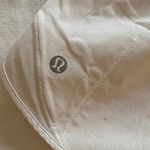 Lululemon Athletica White 2.5 in Hotty Hot Athletic Shorts NWOT Photo 3