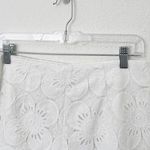 Trina Turk [] Cece White Lace Eyelet Scalloped Hem Mid Rise Shorts Bridal Size 4 Photo 3