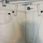 Abercrombie & Fitch Abercrombie white/cream 90s straight leg ultra high rise jeans with vent hem Photo 3