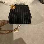 Elegant & Chic Floral Photo 1