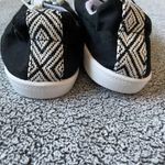 Amazon Sneakers Photo 1