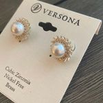 Versona Pearl Earrings Photo 3