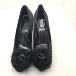 Moda Spana  black heel pump with 3D rose appliqué Photo 1