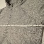 Kyodan Women's Outdoor 1/2 zip top sweater - gray & white herringbone pattern. High collar. Kangaroo pocket. Size Medium. Worn once - excellent condition Smoke free home. Pit to pit 17.5" Length 25" Sleeve 21.5" Photo 9