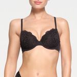 SKIMS NWT Fits Everybody Lace T-Shirt Bra Photo 0