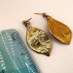 Gold tone leaf post earrings Photo 3