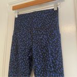 Athleta Salutation Stash Pocket II printed 7/8 tight Photo 2