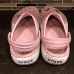 Crocs Classic pink  with various shoe charms dinosaurs daisies women’s size‎ 11 Photo 4
