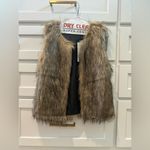 NWT Autumn and Winter Warm Short Faux Fur Vest, size small. Brown Photo 1