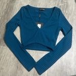 Pretty Little Thing  Ribbed Cropped VNeck Long Sleeve Top Size 2 NWT Photo 0