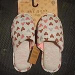 Rae Dunn  WOMEN'S SLIPPERS HEART PRINT SOFT GRAY SIZE S 5-6 Photo 0