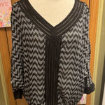 Takara  3/4 SLEEVE TOP BLACK AND WHITE CHEVRON SIZE large Photo 0