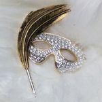Vintage Butler rhinestone theater mask feather masquerade Mardi Gras pin brooch Gold Photo 53