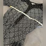 Casual Black and White Geometric Paisley Print Dress. Medium. Dot Pattern Trim. Photo 3