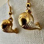 Gold tone fish earrings Photo 1