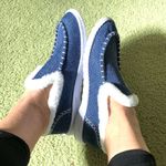 Cute warm comfy indoor outdoor slippers 🎈🎈 Blue Size 9.5 Photo 1