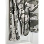 Chaser  Green Camo Shirt with Snap Hem and Sleeves Size Small‎ Photo 4