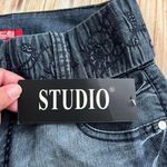 Ilse Studio Ilce Studio Women’s Belted Mid Rise Straight Leg Medium Wash Jeans Size 28” Photo 10