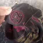 Lululemon scuba black n pink flower full zip jacket size 6 Photo 4