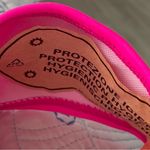 NEW Pink Queen One Photo 3