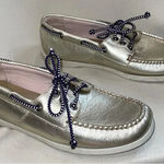 J Crew AJ825 Woman's Size 8 Gold Metallic Leather‎ Traditional Boat Shoes Photo 0