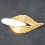 Leaf Tear Drop Mother of Pearl Brooch Unsigned 2.5" Vtg Gold Tone Photo 3