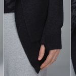 Lululemon Cabin Yogi Wrap
Heathered Black / Black Photo 3
