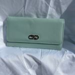 Source Unknown Green Wallet with Infinity Clasp Photo 1