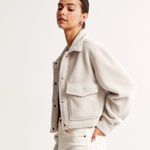 Abercrombie & Fitch Cropped Sherpa Shirt Jacket in Cream Photo 2