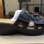 Clarks Woman's Sandals Merliah 2 Belle Black 3D Flower Size 6.5 Wide Boho Hippie Photo 2