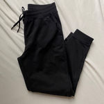 Women’s black dri fit athletic joggers Photo 0