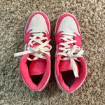 Air Jordan  Mid Hyper Pink Photo 2