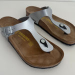 Birkenstock  Gizeh Birko Flor Sandal 39 & 40 Mismatched Silver Metallic Slides Photo 0
