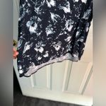 Ellen Tracy Dusty Floral Navy Hi-Lo Tunic/blouse Soft Knit Short Sleeve ≠SIZE S Photo 3