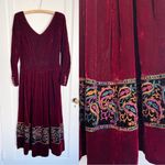 vintage • Nancy Johnson velvet midi dress maroon embroidered 80s 90s party pleat Red Size 8 Photo 1