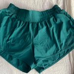 Lululemon Hotty Hot Short 2.5” Photo 0