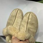 UGG  Scuffette ll women’s tan cream slippers fur lined women’s size 8 winter Photo 5