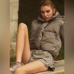 Alo Yoga NWT Gold Rush Puffer Vest Cropped Jacket on Light Cocoa Color Size M Photo 4