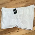 Under Armour Women's Loose UA Fly 2.0 HeatGear Lined White Shorts 3X - NWT Photo 2