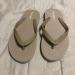 Old Navy  Tan flip flops Sandals NWOT size 7/8 Photo 2