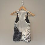 Lululemon ATHLETICA Women’s Racerback Athletic Workout Top w/ Built In Bra Sz 6 Photo 1