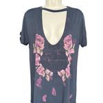 Windsor Boho Chic T shirt. Y2K Rose Design. Keyhole Neckline. Gray. Size S Photo 0