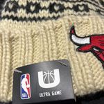 Nba NWT  ERA CHICAGO BULLS WHITE SPORT WOMENS KNIT HAT Photo 3