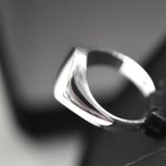 Source Unknown NIB Stunning Mirrored Silver Plated Size 7 Casual Unisex Signet Ring Photo 2
