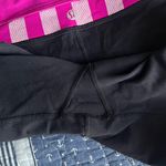 Lululemon reversible Black and pink OG groove shorts sz8 Photo 9